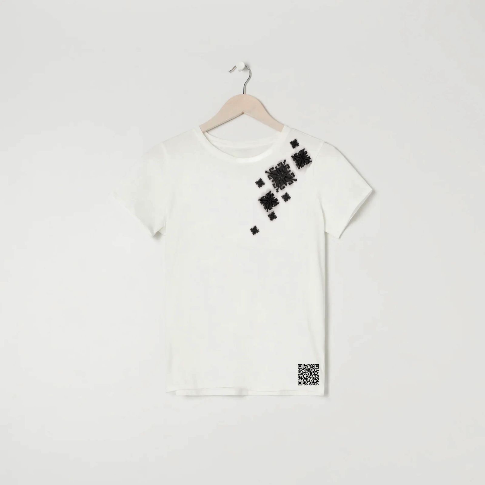 t-shirt with 3D printed details - Фото №2